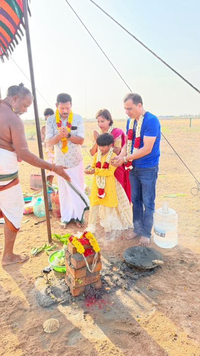 Offerings at the foundation pillar